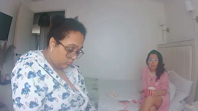 vanilla chocolate23 online show from 04/10/26, 11:06