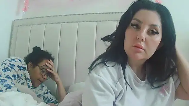 vanilla chocolate23 online show from 11/18/25, 09:45