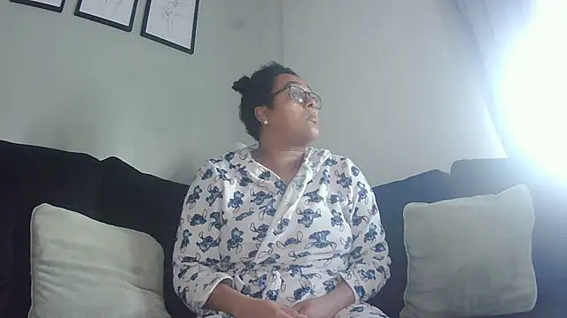 vanilla chocolate23 online show from 11/13/25, 10:19