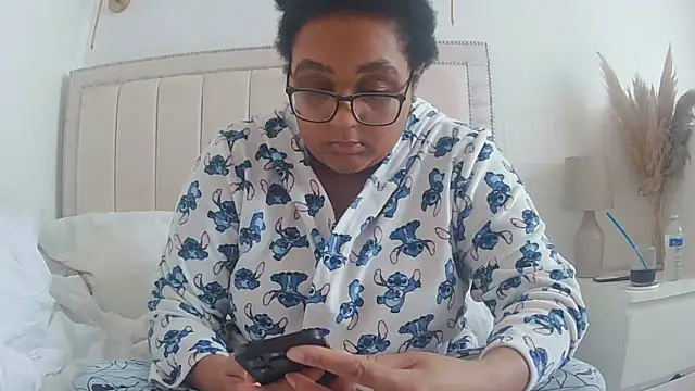 vanilla chocolate23 online show from 11/08/25, 12:42