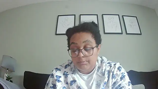 vanilla chocolate23 online show from 10/18/25, 10:17