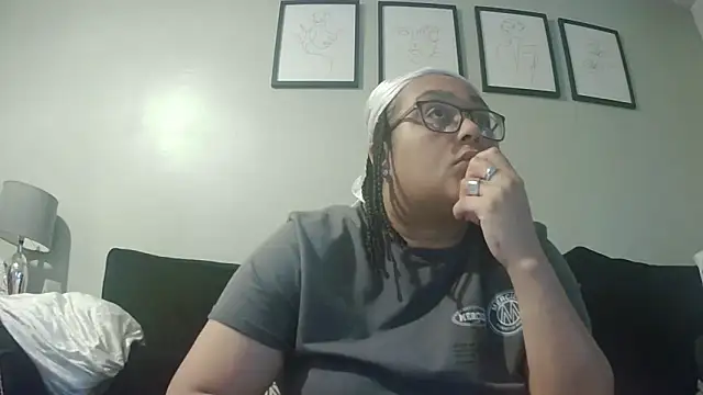 vanilla chocolate23 online show from 12/19/25, 08:49