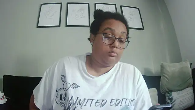 vanilla chocolate23 online show from 09/15/25, 08:04