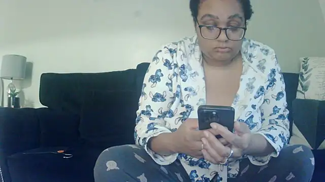 vanilla chocolate23 online show from 10/13/25, 06:48