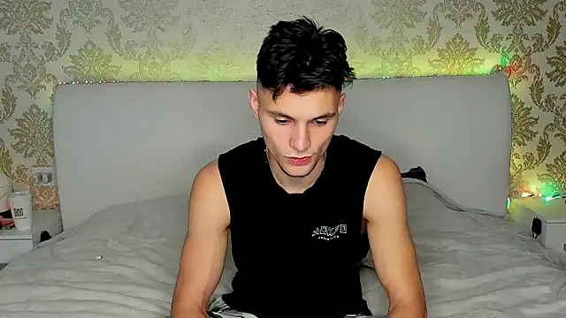 denlover1 online show from 02/09/25, 04:07