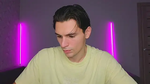 denlover1 online show from 02/18/26, 01:29