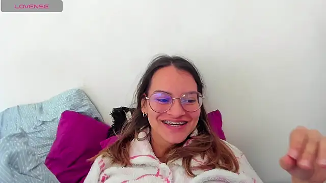 Angie Pirss online show from 12/15/25, 03:07