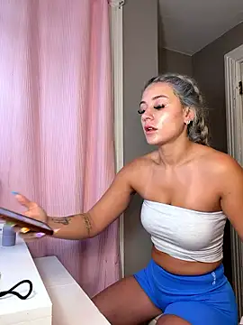 Snapshot of lexybabyxo chatting on 06/10/26, 01:23 lexybabyxo online show from 06/10/26, 01:23