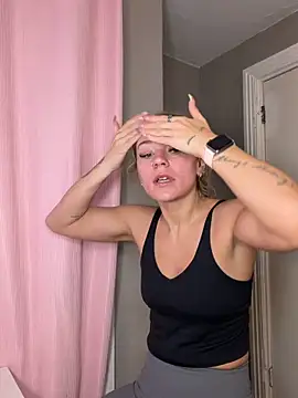 Snapshot of lexybabyxo chatting on 05/19/26, 10:44 lexybabyxo online show from 05/19/26, 10:44