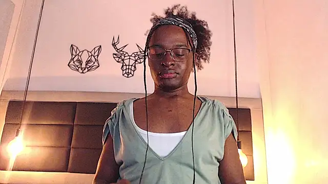 candy lovee69 online show from 12/17/25, 01:10