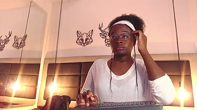 candy lovee69 online show from 12/15/25, 10:04