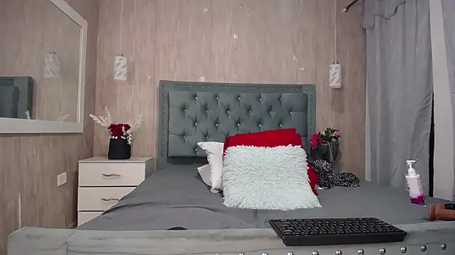 Roxy Lux online show from 03/14/25, 02:52