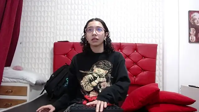 Roxy Lux online show from 01/29/25, 12:45