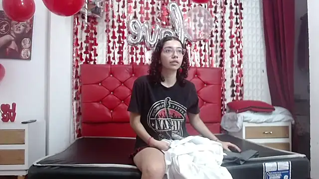 Roxy Lux online show from 02/14/25, 02:44