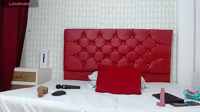 Roxy Lux online show from 02/08/25, 07:05