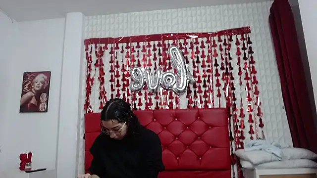 Roxy Lux online show from 02/25/25, 01:21