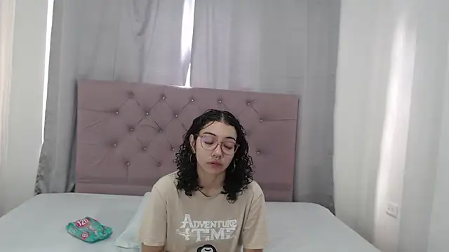 Roxy Lux online show from 03/09/25, 02:32