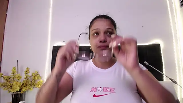 Nicol Love0 online show from 05/09/26, 11:24
