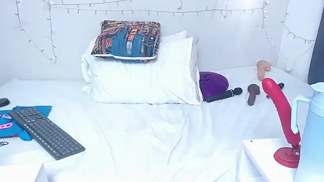 Nicol Love0 online show from 03/12/25, 07:58