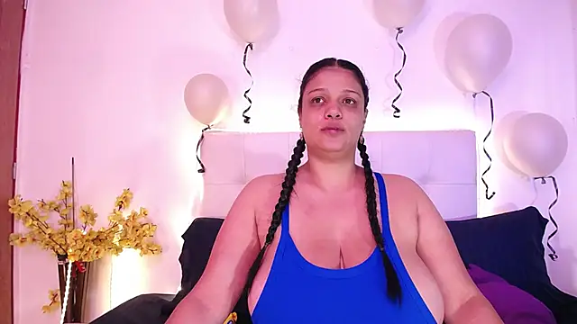 Nicol Love0 online show from 04/18/26, 01:02