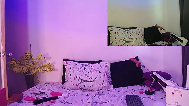 Nicol Love0 online show from 02/11/26, 12:38