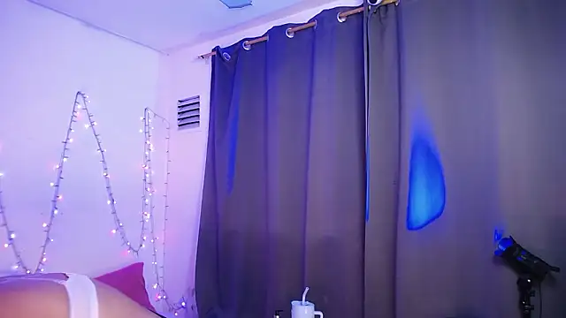 Nicol Love0 online show from 01/14/26, 12:47