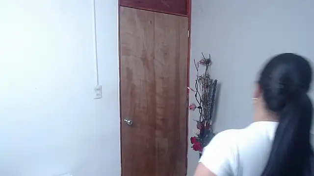Nicol Love0 online show from 03/19/25, 05:17