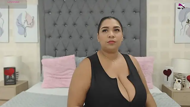 Snapshot of JoslinEvans chatting on 10/23/25, 12:37 JoslinEvans online show from 10/23/25, 12:37