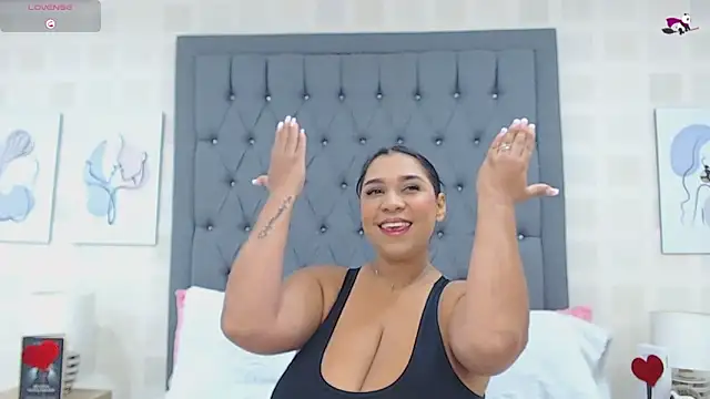 Snapshot of JoslinEvans chatting on 10/30/25, 12:25 JoslinEvans online show from 10/30/25, 12:25