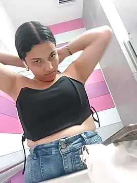 Snapshot of girl_milk1 chatting on 03/05/25, 11:16 girl milk1 online show from 03/05/25, 11:16