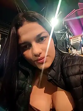 girl milk1 online show from 12/22/25, 12:00