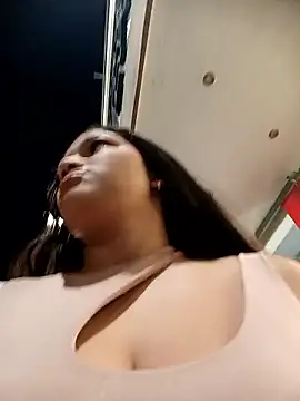 girl milk1 online show from 11/14/25, 10:57