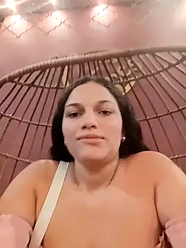 girl milk1 online show from 11/10/25, 10:26