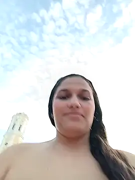 Snapshot of girl_milk1 chatting on 10/22/25, 10:19 girl milk1 online show from 10/22/25, 10:19