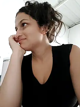 Snapshot of girl_milk1 chatting on 02/07/25, 03:52 girl milk1 online show from 02/07/25, 03:52