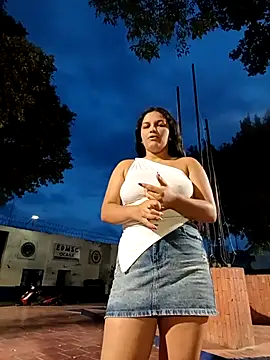 girl milk1 online show from 11/07/25, 10:46