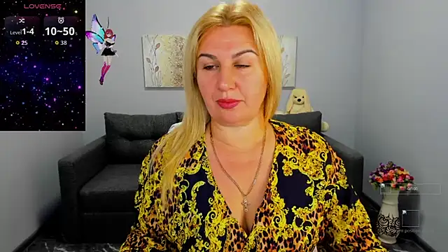 Snapshot of Lili_Crossi chatting on 09/26/25, 05:47 Lili Crossi online show from 09/26/25, 05:47