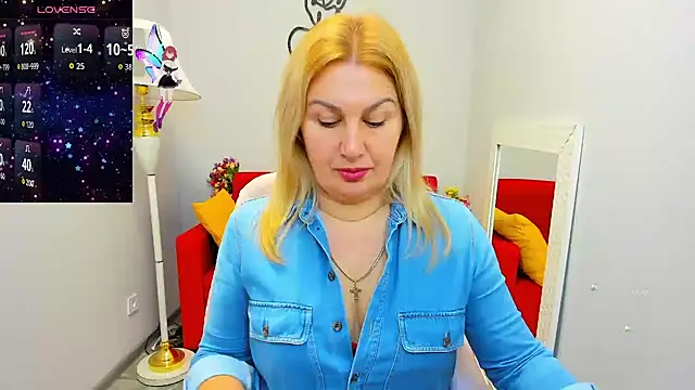 Lili Crossi online show from 11/03/25, 06:29