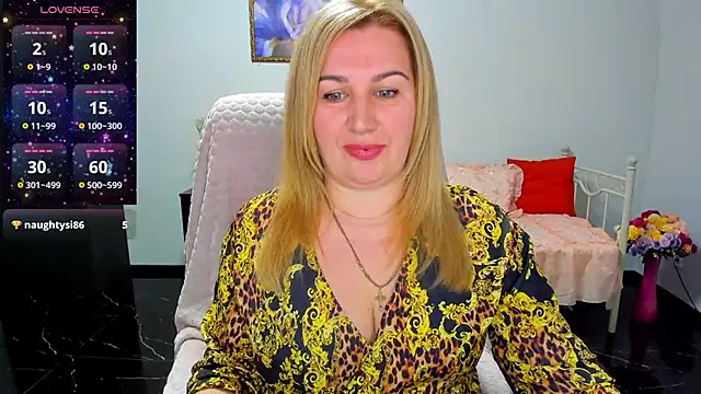 Snapshot of Lili_Crossi chatting on 03/10/25, 06:49 Lili Crossi online show from 03/10/25, 06:49