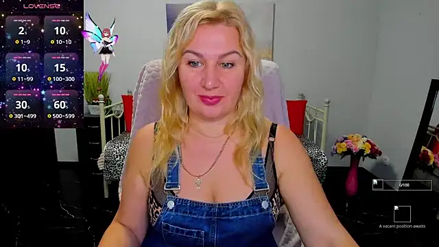 Snapshot of Lili_Crossi chatting on 10/04/25, 05:31 Lili Crossi online show from 10/04/25, 05:31
