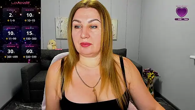 Snapshot of Lili_Crossi chatting on 02/12/25, 06:40 Lili Crossi online show from 02/12/25, 06:40
