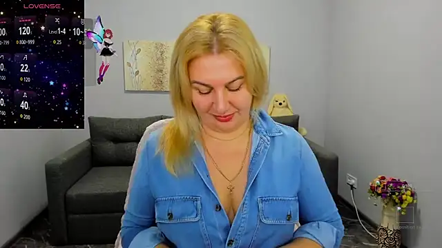 Lili Crossi online show from 12/02/25, 06:37