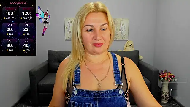 Snapshot of Lili_Crossi chatting on 09/23/25, 05:58 Lili Crossi online show from 09/23/25, 05:58