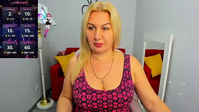 Snapshot of Lili_Crossi chatting on 09/24/25, 06:09 Lili Crossi online show from 09/24/25, 06:09