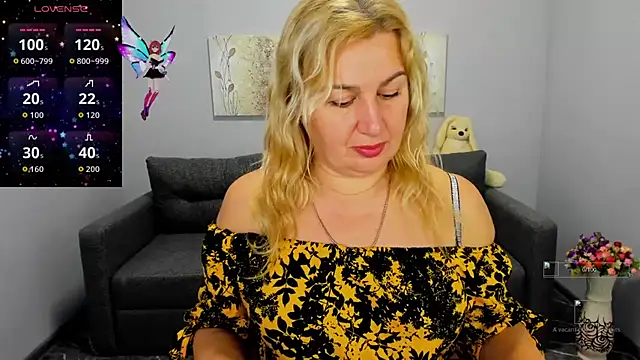 Snapshot of Lili_Crossi chatting on 10/07/25, 05:30 Lili Crossi online show from 10/07/25, 05:30