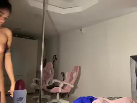 Snapshot of Susandolls chatting on 01/15/25, 08:48 Susandolls online show from 01/15/25, 08:48