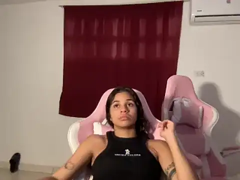 Snapshot of Susandolls chatting on 01/13/25, 01:34 Susandolls online show from 01/13/25, 01:34