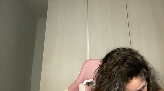 Snapshot of Susandolls chatting on 02/26/25, 10:15 Susandolls online show from 02/26/25, 10:15