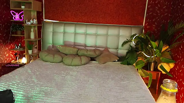 AuroraAksnesss online show from 02/10/25, 01:44