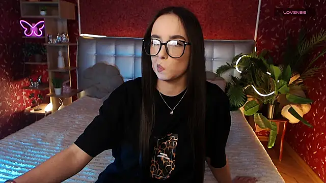 AuroraAksnesss online show from 02/05/25, 06:48